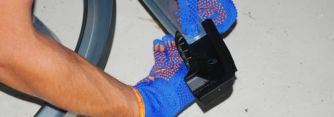 Sticky Roll Up Garage Door Repair in Orlando, Florida